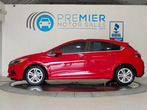 Used 2017 Chevrolet Cruze LT w/ Convenience Package FWD image 3