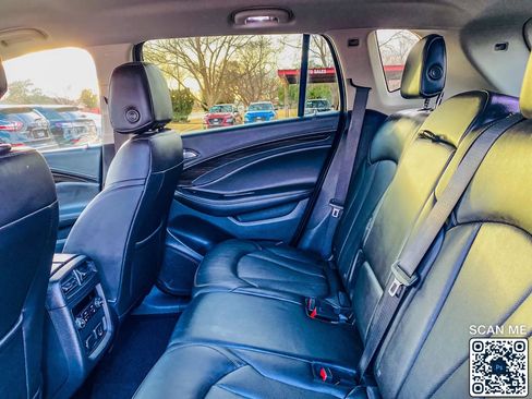 Used 2020 Buick Envision Essence image 29