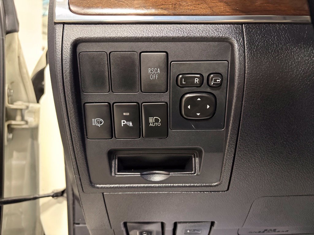 Used 2016 Toyota Land Cruiser AWD/4WD image 21
