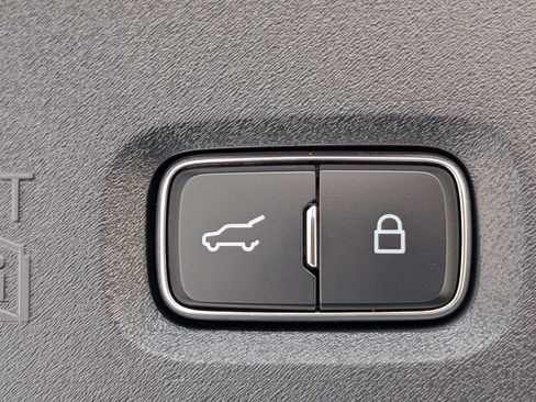 Certified 2025 Lincoln Navigator Reserve AWD/4WD image 14