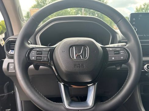 Used 2025 Honda Pilot Touring image 19