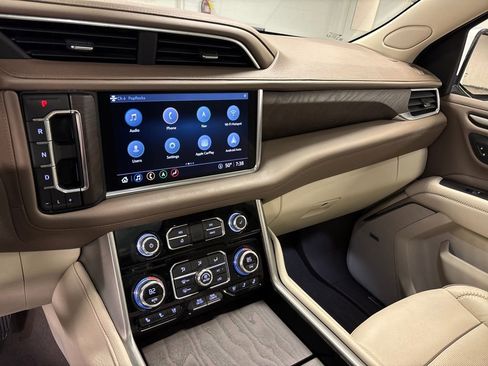 Used 2021 GMC Yukon Denali w/ Denali Premium Package image 41