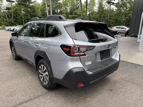 Used 2024 Subaru Outback Premium AWD/4WD image 3