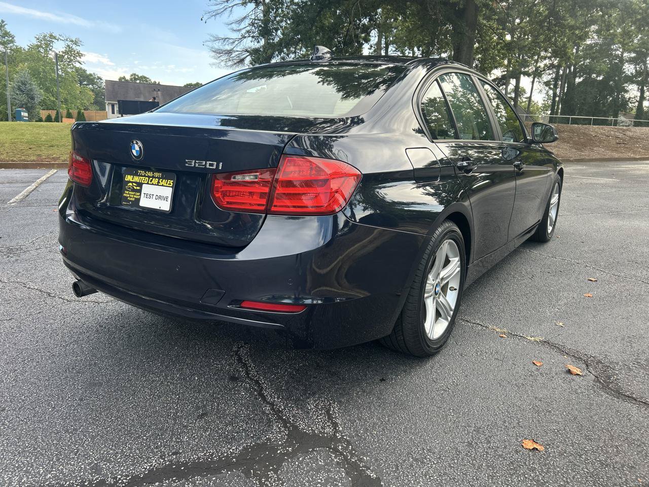 Used 2015 BMW 320i Sedan RWD image 4