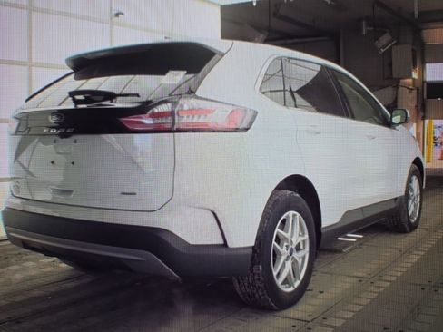 Used 2021 Ford Edge SEL w/ Cargo Accessory Package image 3