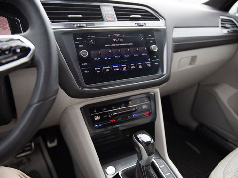 Used 2022 Volkswagen Tiguan SEL R-Line image 13