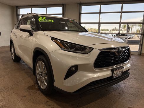 Used 2022 Toyota Highlander Limited image 4