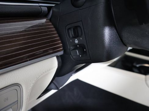 Used 2023 Mercedes-Benz GLE 450 4MATIC w/ AMG Line Exterior image 50