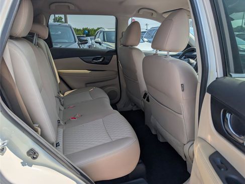 Used 2018 Nissan Rogue SV AWD/4WD image 11