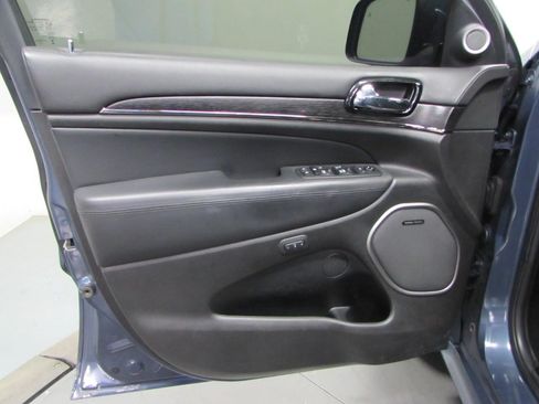 Used 2020 Jeep Grand Cherokee High Altitude AWD/4WD image 12