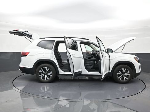 Used 2025 Volkswagen Atlas SE FWD image 29
