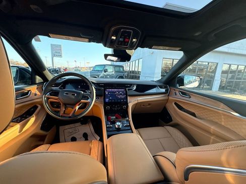 Used 2025 Jeep Grand Cherokee L Summit image 12