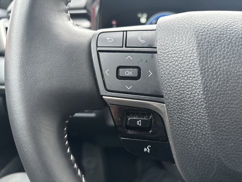 Used 2025 Toyota Camry SE image 19