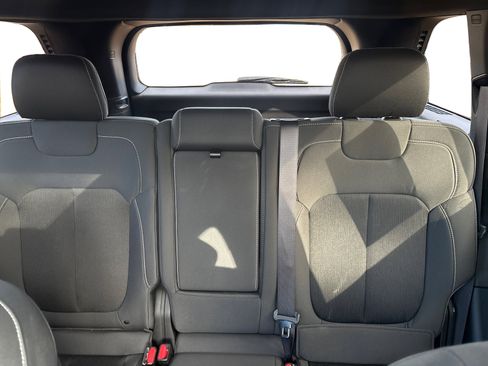 Used 2024 Jeep Grand Cherokee Laredo X image 17