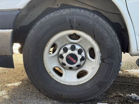 Used 2017 GMC Savana 2500 image 10