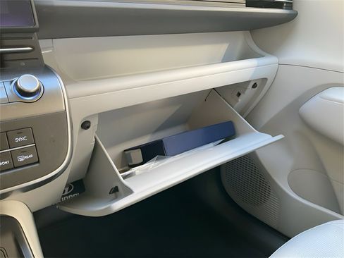 Certified 2024 Hyundai Kona SE image 30