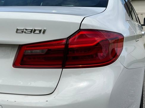 Used 2018 BMW 530i xDrive AWD/4WD image 12