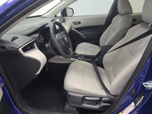 Used 2024 Toyota Corolla Cross LE FWD image 7