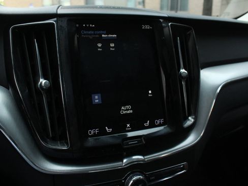 Used 2019 Volvo XC60 T5 Momentum w/ Multimedia Package AWD/4WD image 33