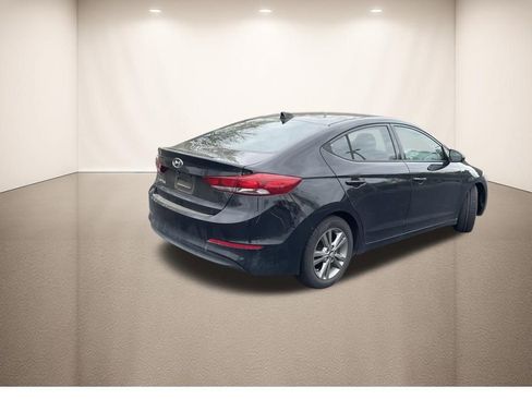 Used 2017 Hyundai Elantra SE image 3