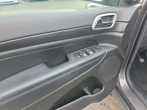 Used 2021 Jeep Grand Cherokee Laredo image 20