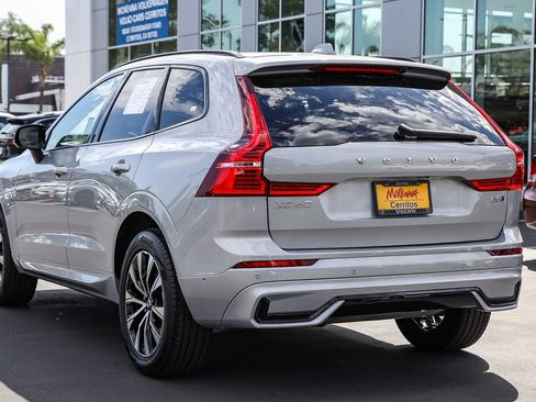 Used 2025 Volvo XC60 B5 Plus image 11