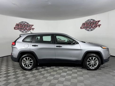 Used 2017 Jeep Cherokee Sport AWD/4WD image 8