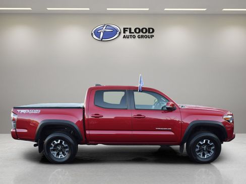 Used 2020 Toyota Tacoma TRD Off-Road w/ Technology Package AWD/4WD image 3