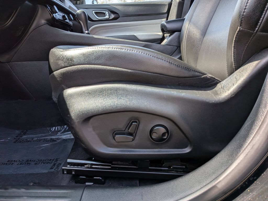 Used 2025 Jeep Compass Limited AWD/4WD image 14