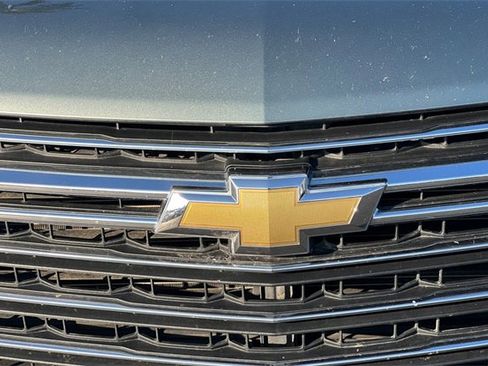 Used 2023 Chevrolet Traverse LT image 38