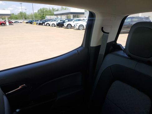 Used 2018 Chevrolet Colorado Z71 AWD/4WD image 13