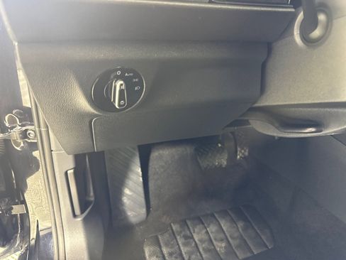 Used 2024 Volkswagen Jetta SE image 16