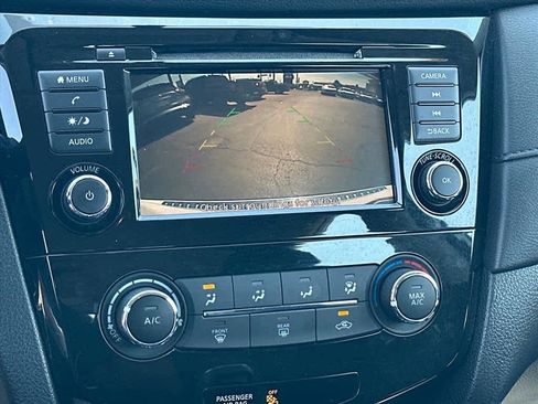 Used 2018 Nissan Rogue S image 20