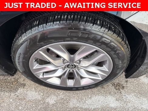 Used 2021 Toyota Avalon XLE image 19