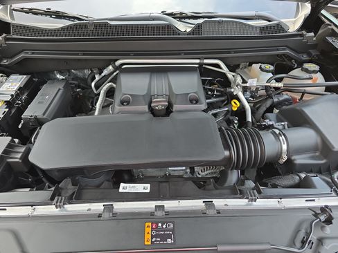 Used 2025 Chevrolet Colorado Trail Boss AWD/4WD image 29