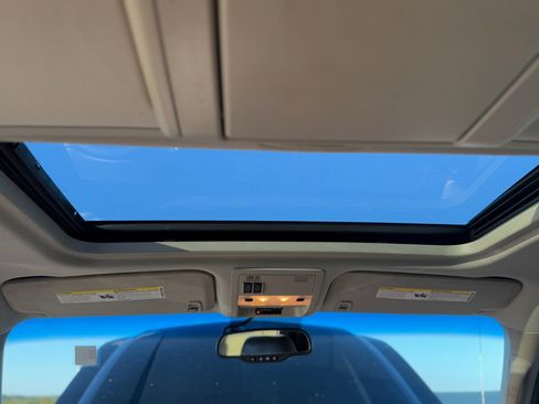 Used 2013 Chevrolet Avalanche LTZ image 14