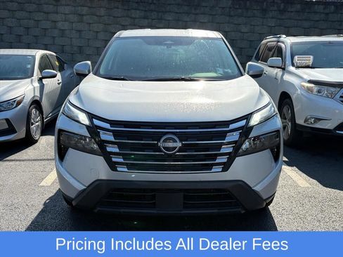 Used 2025 Nissan Rogue SV AWD/4WD image 3