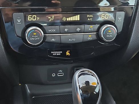 Used 2020 Nissan Rogue Sport SV FWD image 27