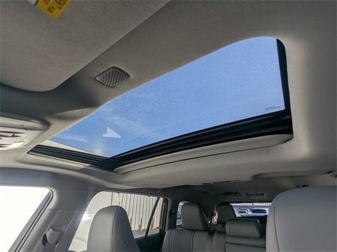 Used 2020 Toyota Highlander XLE image 25