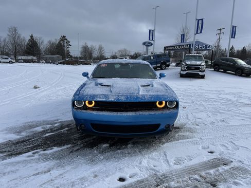 Used 2023 Dodge Challenger SXT w/ Plus Package image 8