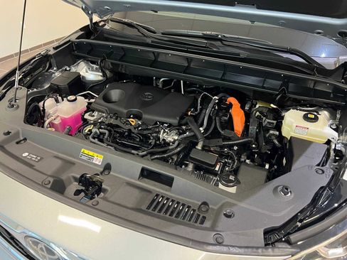 Certified 2025 Toyota Highlander Limited image 9