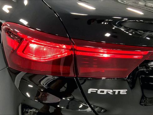 Used 2023 Kia Forte LXS image 27