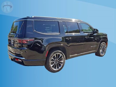 Certified 2024 Jeep Wagoneer Series III w/ Premium Group I AWD/4WD image 8