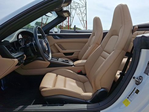 Used 2023 Porsche 911 Carrera image 5