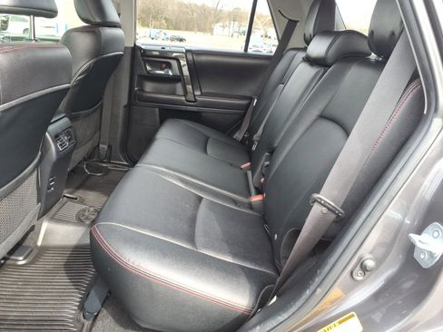 Used 2018 Toyota 4Runner TRD Off-Road Premium AWD/4WD image 7