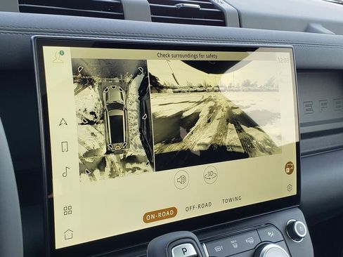 New 2026 Land Rover Defender 130 X-Dynamic SE image 25