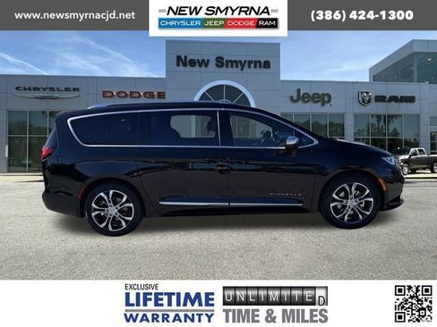 New 2026 Chrysler Pacifica Pinnacle image 2