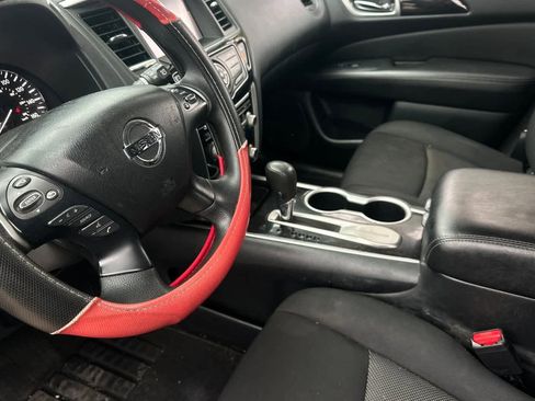 Used 2019 Nissan Pathfinder S image 12