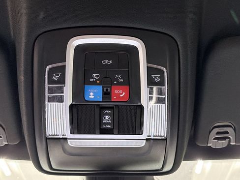 Used 2025 RAM 1500 Big Horn AWD/4WD image 35
