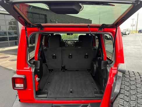 Used 2021 Jeep Wrangler Unlimited Sahara w/ Uconnect 4C Nav & Sound Group AWD/4WD image 30